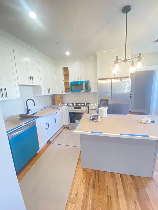 Building Photo - 132 Central St