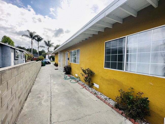 Building Photo - 3126 Roberts Ave