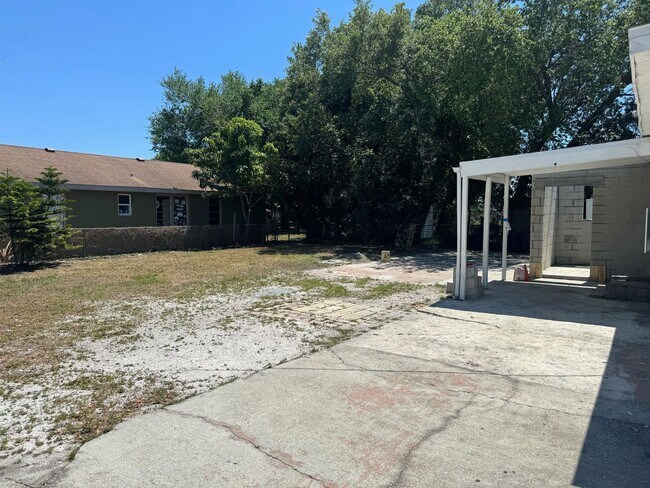 Photo - Spacious 4-Bed/2-Bath Home for Rent in Bra...