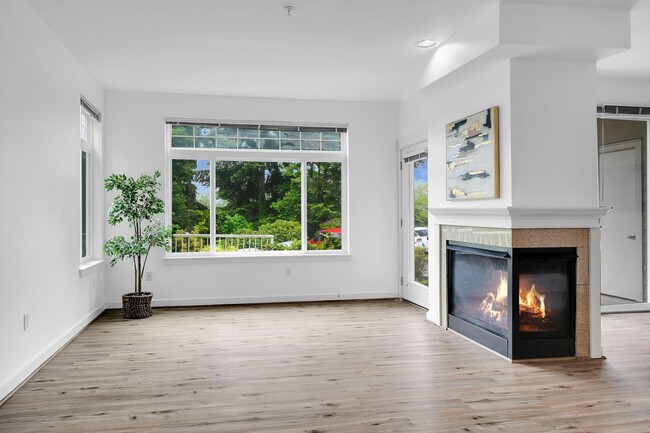 Building Photo - 3500 E Lake Sammamish Pky SE