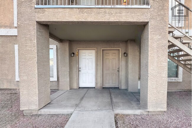 Foto del edificio - 2 Bed/1 bath Downstairs Apartment at 40th St/Bell Rd