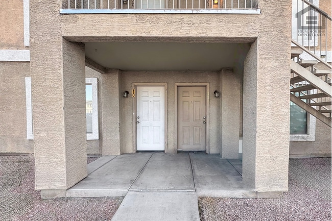 Building Photo - 2 Bed/1 bath Downstairs Apartment at 40th St/Bell Rd