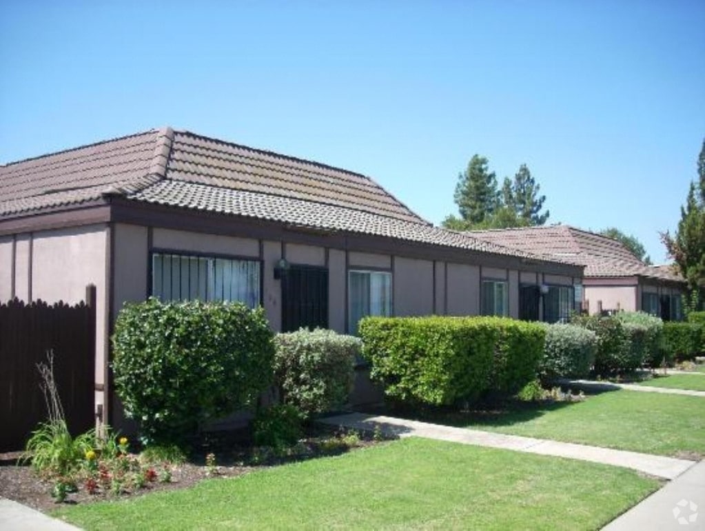 Building Photo - 4550 E Fountain Way