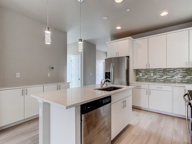Building Photo - 8851 Yates Dr