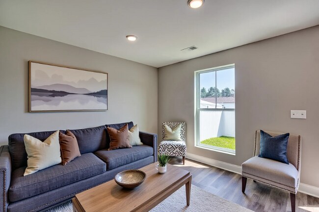 Foto del edificio - 204 Winding Chestnut Dr