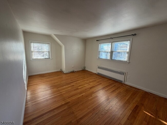 Foto del edificio - 362-366 Preakness Ave