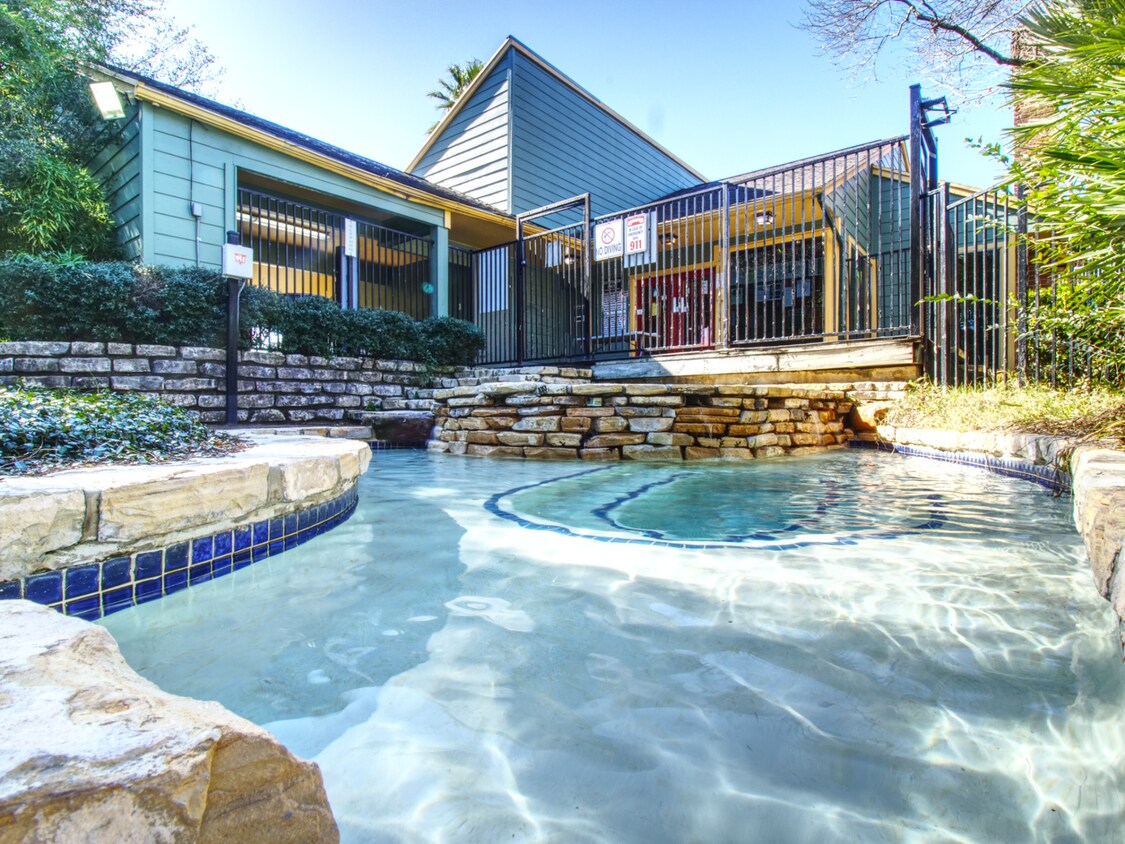 SunBlossom Mountain Apartments 5909 Ranchester Dr Houston, TX