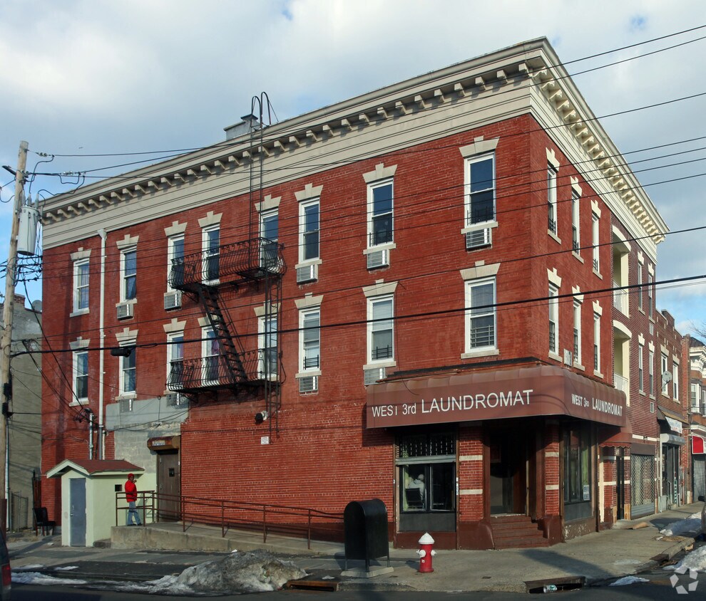 Primary Photo - 213-215 W 3rd St