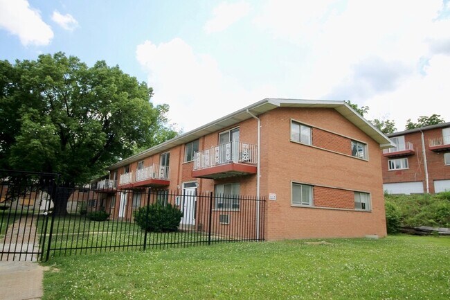 Building Photo - 834 Gustav Ave