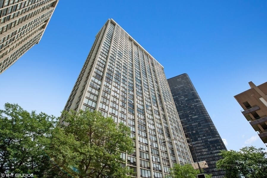 Foto principal - 5445 N Sheridan Rd