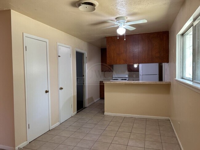 Foto del edificio - 1303 West Ln