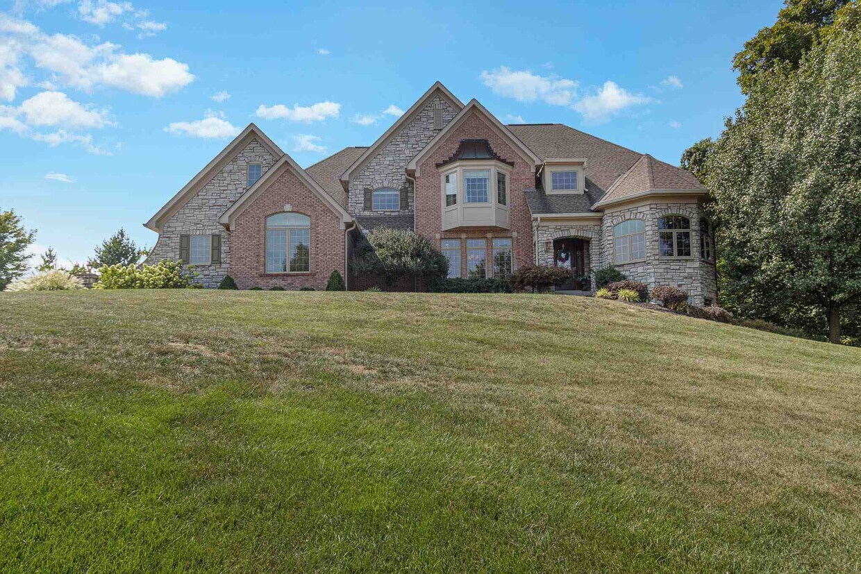 Primary Photo - 627 Rivershore Dr