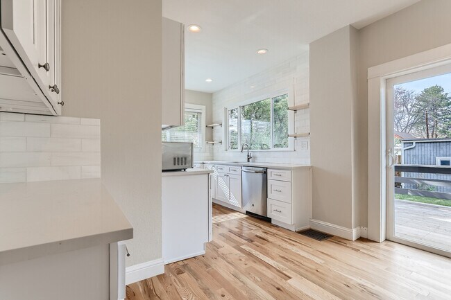 Building Photo - 4627 Batavia Pl
