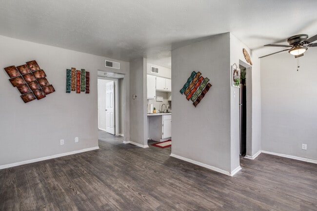 Building Photo - Courtyards at Gateway