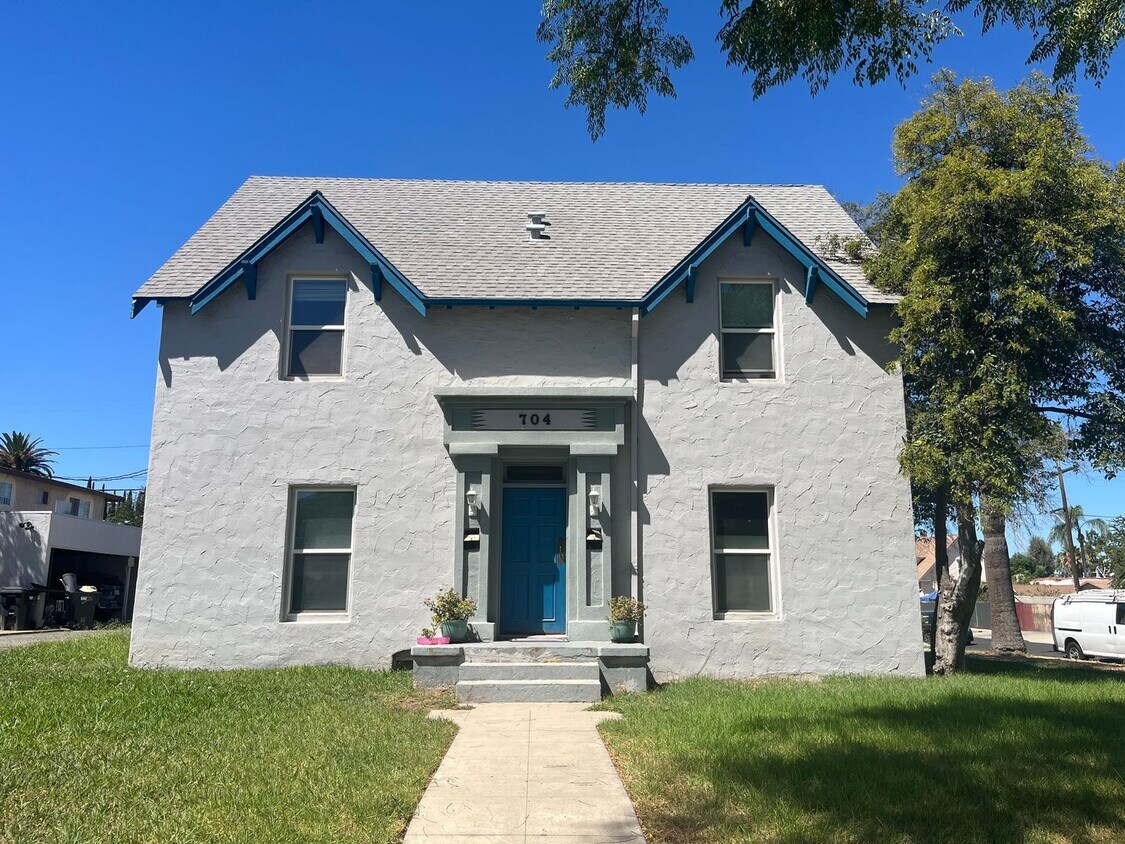 Foto principal - Conveniently located 1-bedroom, 1-bath apa...