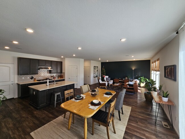 Building Photo - 6214 Long Branch Dr