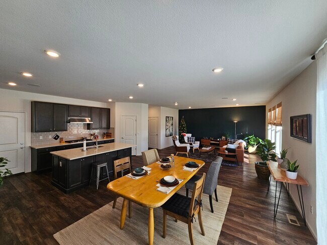 Foto del edificio - 6214 Long Branch Dr