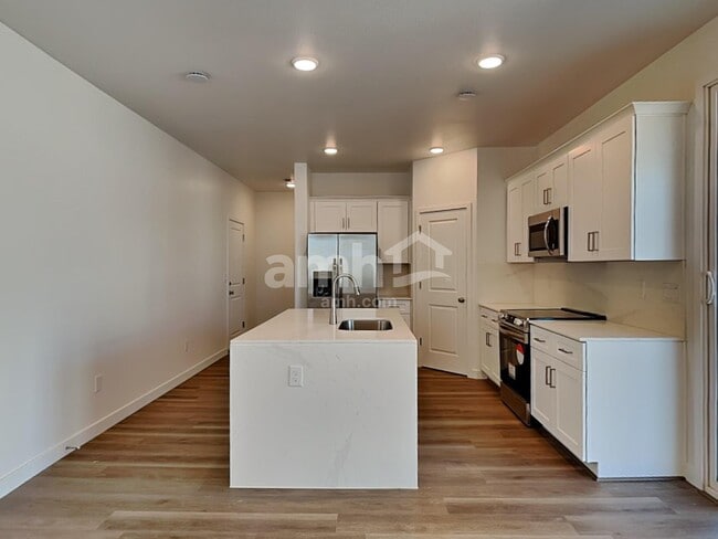 Building Photo - 18450 W El Cortez Pl