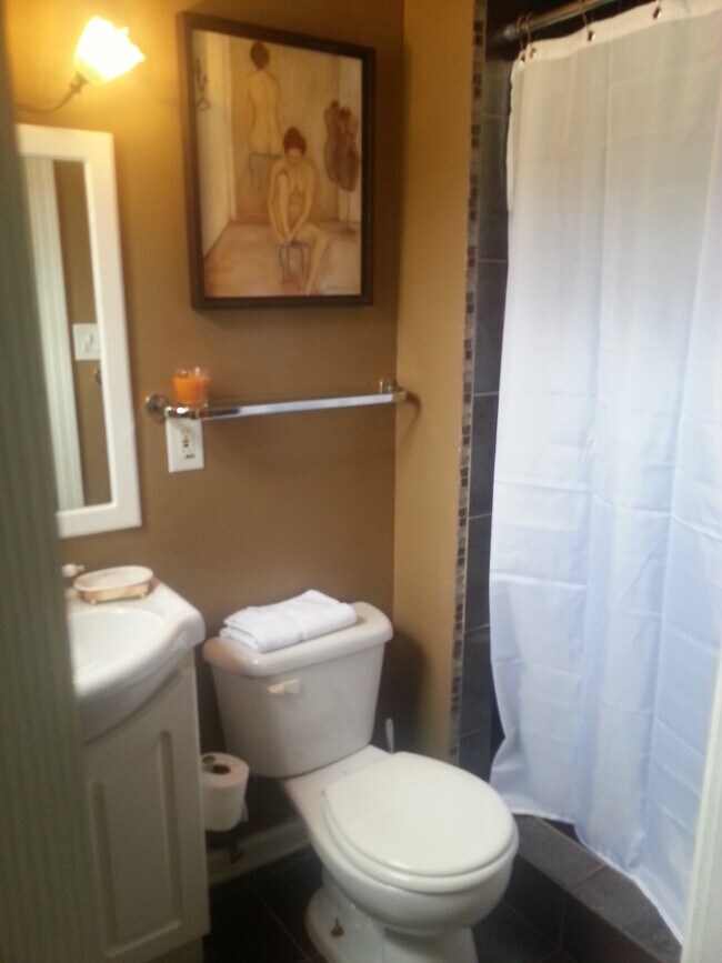 Building Photo - Coliseum Gem