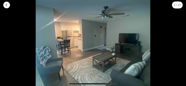 Foto del edificio - 303 E Bullard Ave