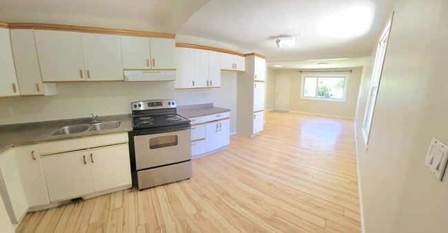 Building Photo - 82 Hindley Ave