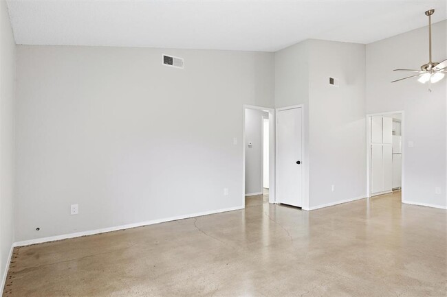 Building Photo - 113 Meteor Dr