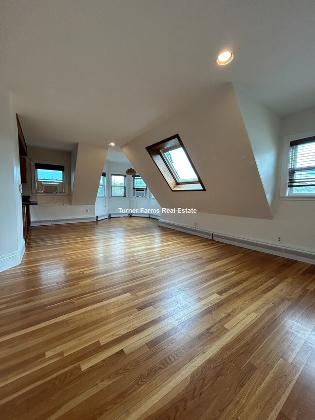 Building Photo - 185 Davis Ave