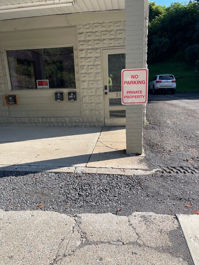 Foto del edificio - 315 Morgantown Ave