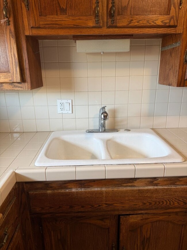 Foto del edificio - Charming 3 Bed / 1 Bath single story duplex located in a desirable neighborhood