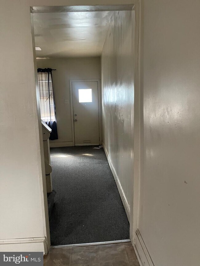 Foto del edificio - 6102 Glenmore Ave