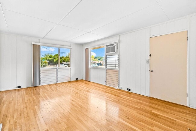 Building Photo - Charming 3 bedroom, 1 bath home with large...