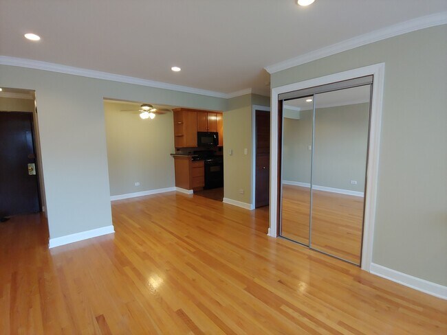 Foto del edificio - 5348 N Cumberland Ave