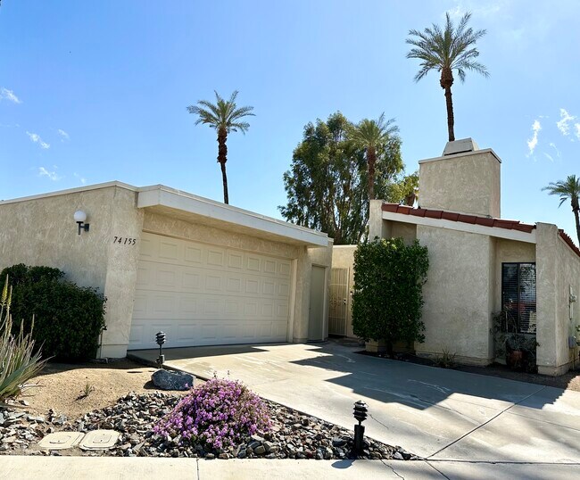 Foto del edificio - 74155 Santa Rosa Cir