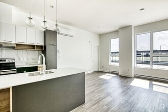 Building Photo - 9675 Av. Papineau