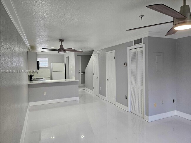 Foto del edificio - 8027 NW 8th St