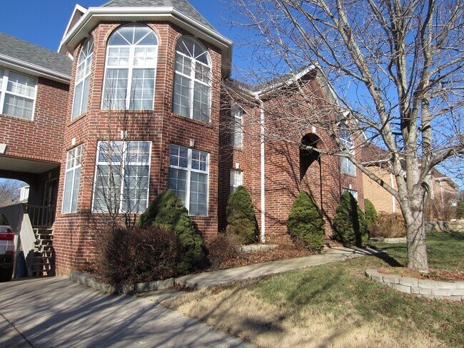 Foto del edificio - Dramatic Copper Mill Home with Huge Formal Living and Dining Rooms