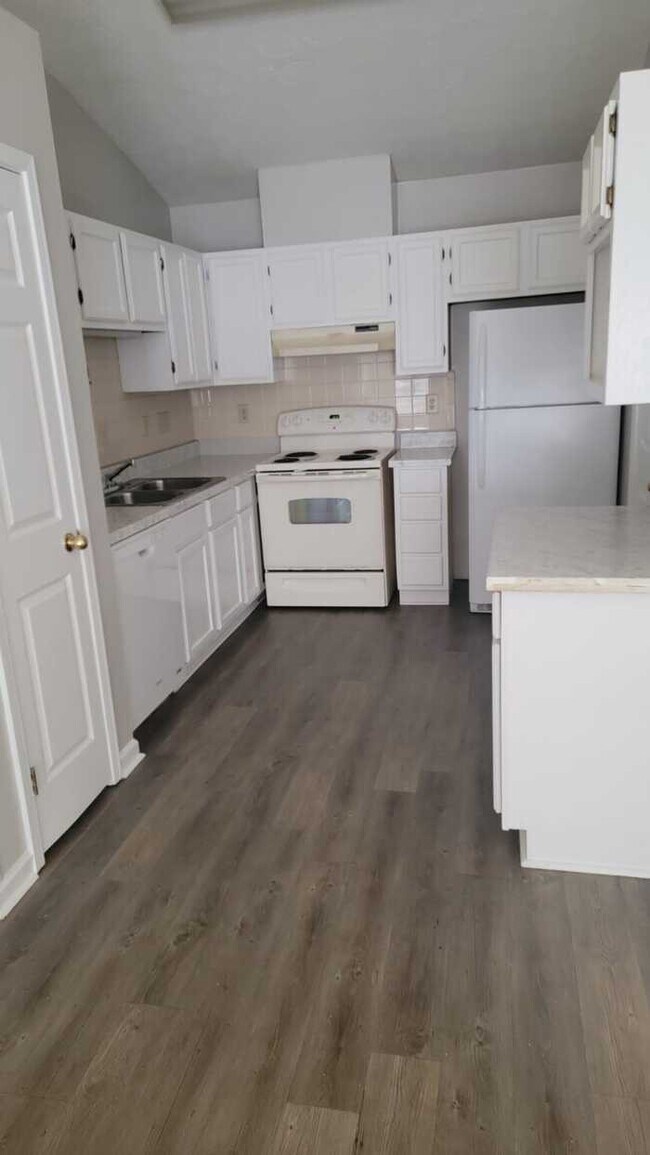 Foto del edificio - 6010 Meridian Ln