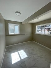 Building Photo - 217 N Kuakini St