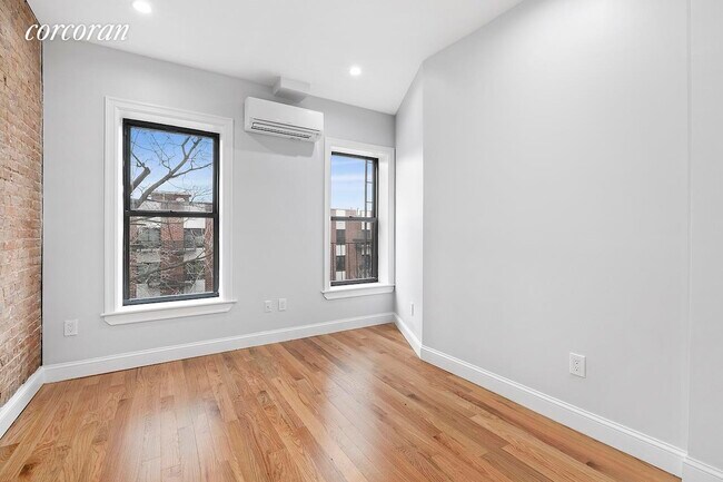 Foto del edificio - 587 Greene Ave