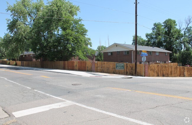 Building Photo - Shadowood Townhomes