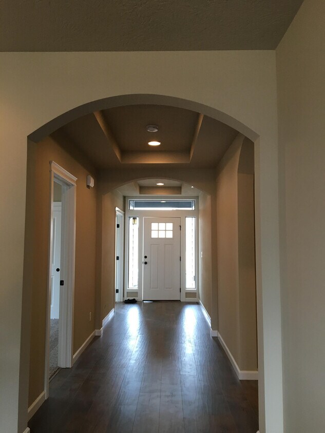 Primary Photo - 3276 E Mountain View Dr SE