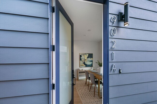 Building Photo - New Luxury Townhome in Seattle 3bed/2bath ...