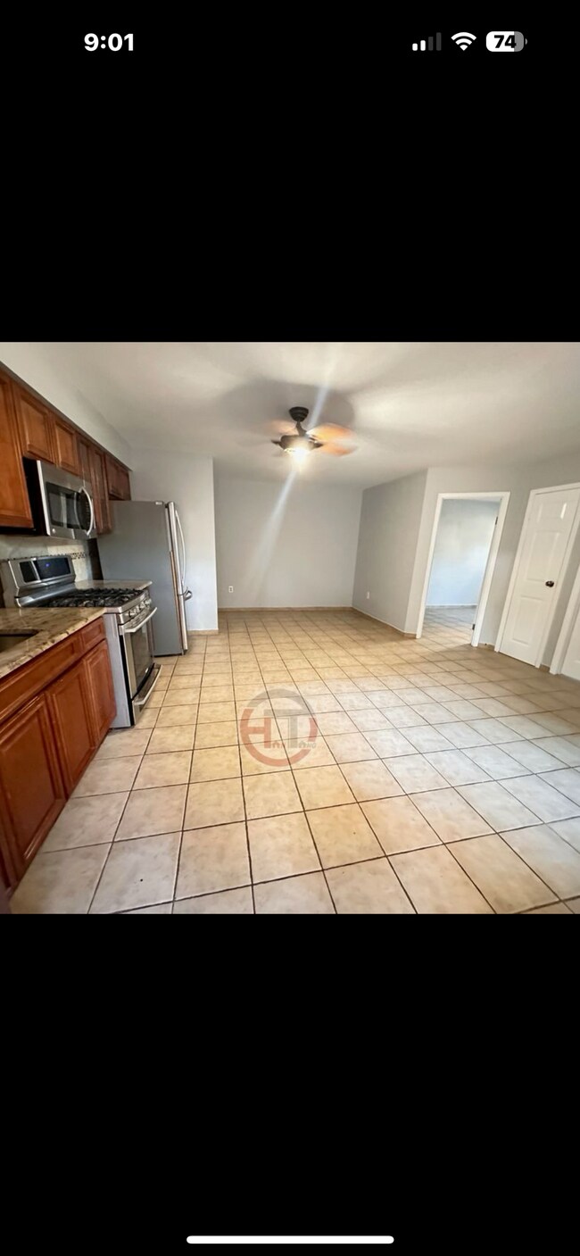 Foto del edificio - 244 Pennyfield Ave