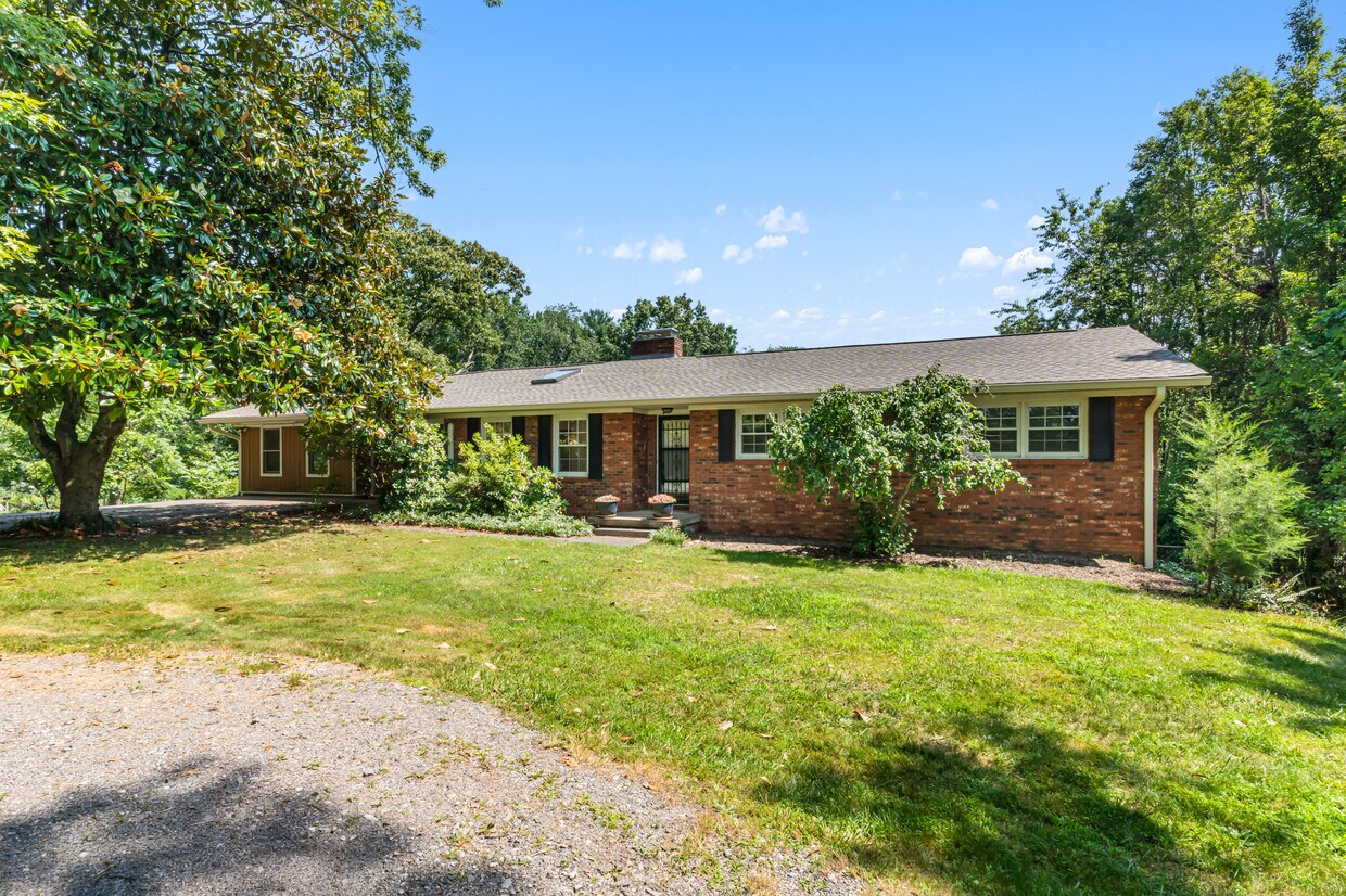 Foto principal - 34 W Oakview Rd