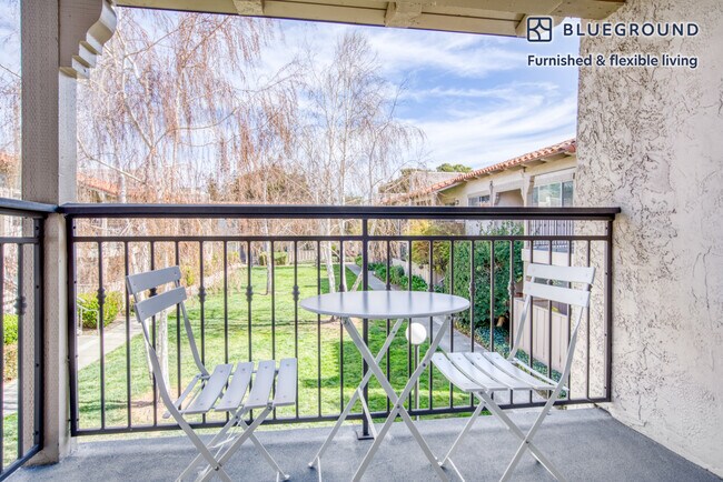 Building Photo - 601 Almarida Dr