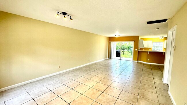 Foto del edificio - 13880 York Ct