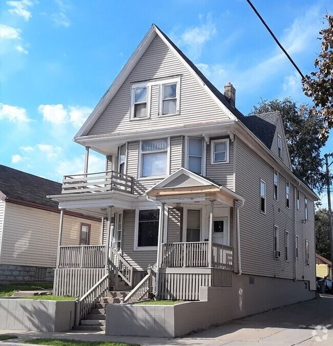 Building Photo - 825 S 11th St