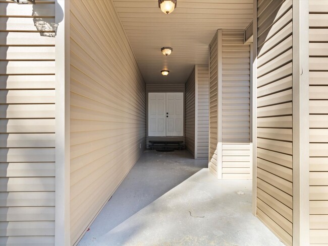 Foto del edificio - Large lot and close to town.