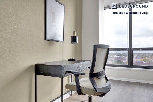Foto del edificio - 100 Forest Ave