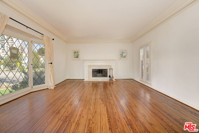 Building Photo - 10604 Wellworth Ave